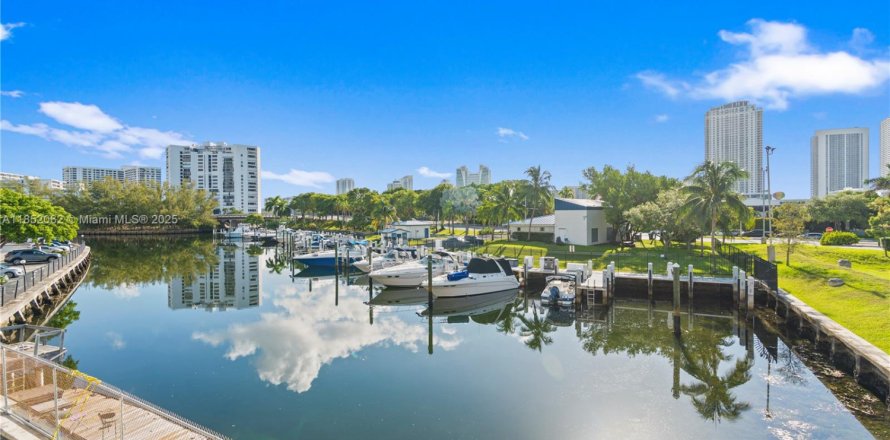 Condo in Hallandale Beach, Florida, 1 bedroom  № 1858971