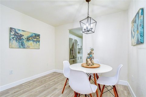 Condo in Saint Petersburg, Florida, 2 bedrooms  № 2227882 - photo 12