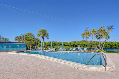 Condo in Saint Petersburg, Florida, 2 bedrooms  № 2227882 - photo 24