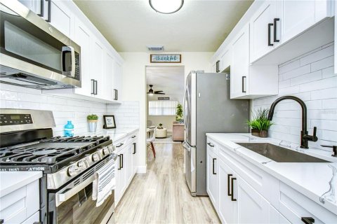 Condo in Saint Petersburg, Florida, 2 bedrooms  № 2227882 - photo 4