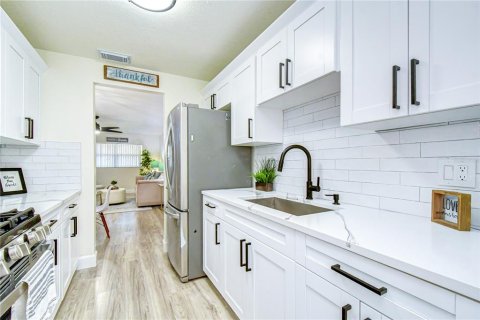Condo in Saint Petersburg, Florida, 2 bedrooms  № 2227882 - photo 5