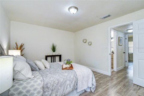 Condo in Saint Petersburg, Florida, 2 bedrooms  № 2227882 - photo 15