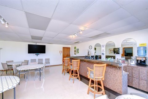 Condo in Saint Petersburg, Florida, 2 bedrooms  № 2227882 - photo 27