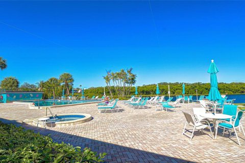 Condo in Saint Petersburg, Florida, 2 bedrooms  № 2227882 - photo 25