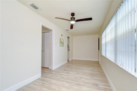 Condo in Saint Petersburg, Florida, 2 bedrooms  № 2227882 - photo 21