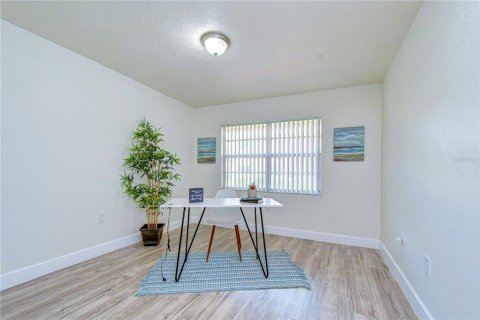 Condo in Saint Petersburg, Florida, 2 bedrooms  № 2227882 - photo 17