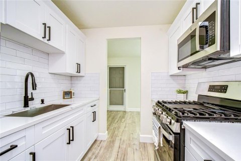 Condo in Saint Petersburg, Florida, 2 bedrooms  № 2227882 - photo 6