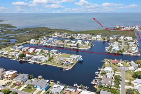 House in Hernando Beach, Florida 3 bedrooms, 148.64 sq.m. № 1782750 - photo 2