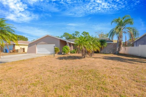 House in Apollo Beach, Florida 3 bedrooms, 135.73 sq.m. № 2203049 - photo 3