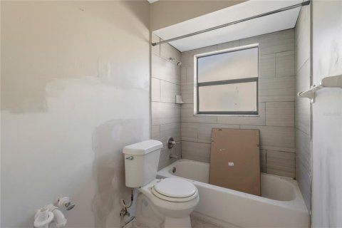 House in Apollo Beach, Florida 3 bedrooms, 135.73 sq.m. № 2203049 - photo 19