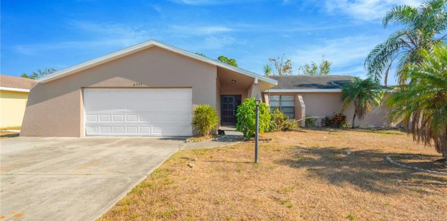 House in Apollo Beach, Florida 3 bedrooms, 135.73 sq.m. № 2203049