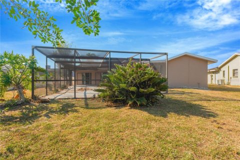 House in Apollo Beach, Florida 3 bedrooms, 135.73 sq.m. № 2203049 - photo 25