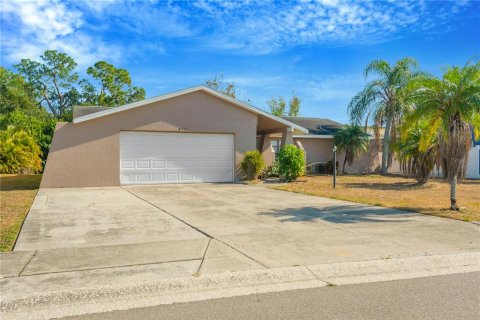 House in Apollo Beach, Florida 3 bedrooms, 135.73 sq.m. № 2203049 - photo 2