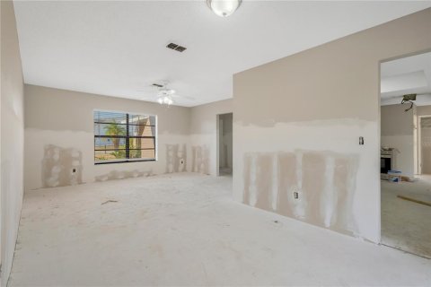 House in Apollo Beach, Florida 3 bedrooms, 135.73 sq.m. № 2203049 - photo 10