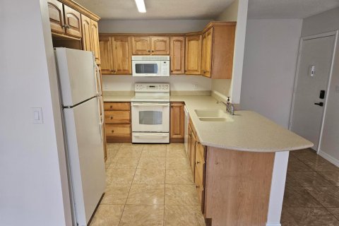 Condo in St. Lucie, Florida, 2 bedrooms  № 2183061 - photo 4