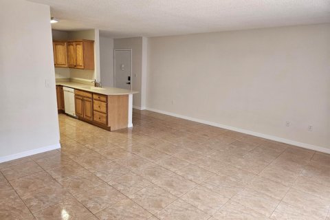 Condo in St. Lucie, Florida, 2 bedrooms  № 2183061 - photo 3
