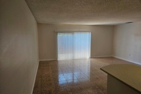 Condo in St. Lucie, Florida, 2 bedrooms  № 2183061 - photo 2