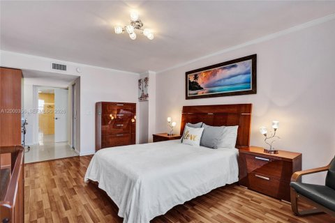 Снять в аренду кондоминиум в Холливуд, Флорида 1 спальня, 92.9м2, № 2067764 - фото 13