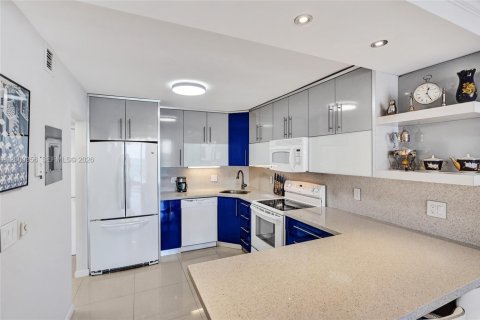 Снять в аренду кондоминиум в Холливуд, Флорида 1 спальня, 92.9м2, № 2067764 - фото 19