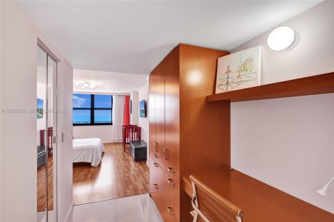 Снять в аренду кондоминиум в Холливуд, Флорида 1 спальня, 92.9м2, № 2067764 - фото 10