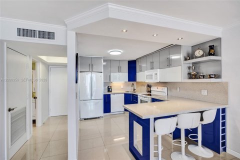 Снять в аренду кондоминиум в Холливуд, Флорида 1 спальня, 92.9м2, № 2067764 - фото 4