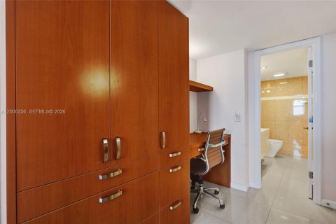 Снять в аренду кондоминиум в Холливуд, Флорида 1 спальня, 92.9м2, № 2067764 - фото 17