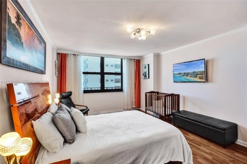 Снять в аренду кондоминиум в Холливуд, Флорида 1 спальня, 92.9м2, № 2067764 - фото 12