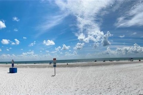 Terreno en venta en Redington Shores, Florida № 1906689 - foto 19