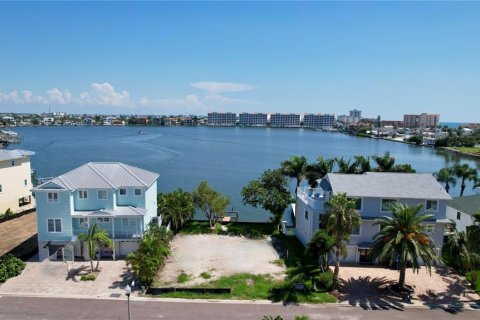 Terreno en venta en Redington Shores, Florida № 1906689 - foto 2