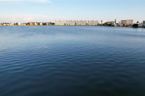 Terreno en venta en Redington Shores, Florida № 1906689 - foto 1