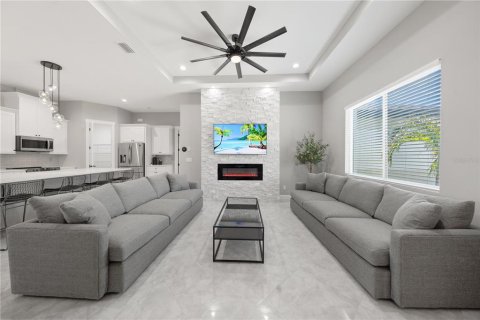 House in North Port, Florida 3 bedrooms, 160.26 sq.m. № 1649073 - photo 8