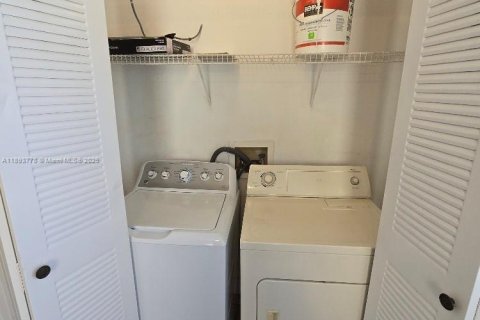 Condo in Sunrise, Florida, 1 bedroom  № 1945324 - photo 5