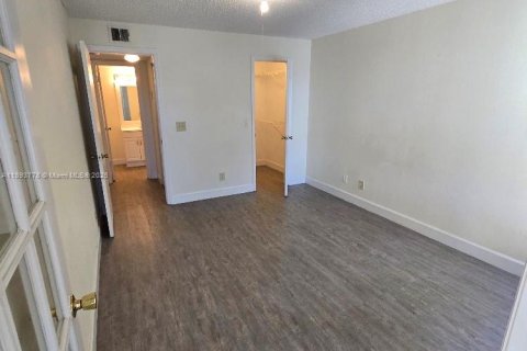 Condo in Sunrise, Florida, 1 bedroom  № 1945324 - photo 4