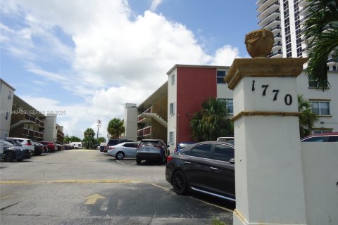Снять в аренду кондоминиум в Норт-Бей-Виллидж, Флорида 2 спальни, 83.98м2, № 2004803 - фото 12