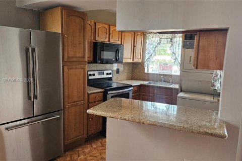 Снять в аренду кондоминиум в Норт-Бей-Виллидж, Флорида 2 спальни, 83.98м2, № 2004803 - фото 10