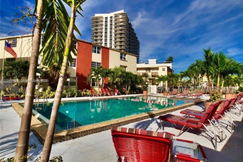 Снять в аренду кондоминиум в Норт-Бей-Виллидж, Флорида 2 спальни, 83.98м2, № 2004803 - фото 14