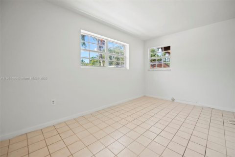 Casa en venta en Biscayne Park, Florida, 3 dormitorios, 167.22 m2 № 1973579 - foto 17