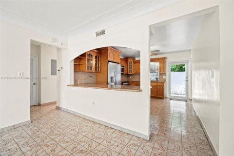Casa en venta en Biscayne Park, Florida, 3 dormitorios, 167.22 m2 № 1973579 - foto 16