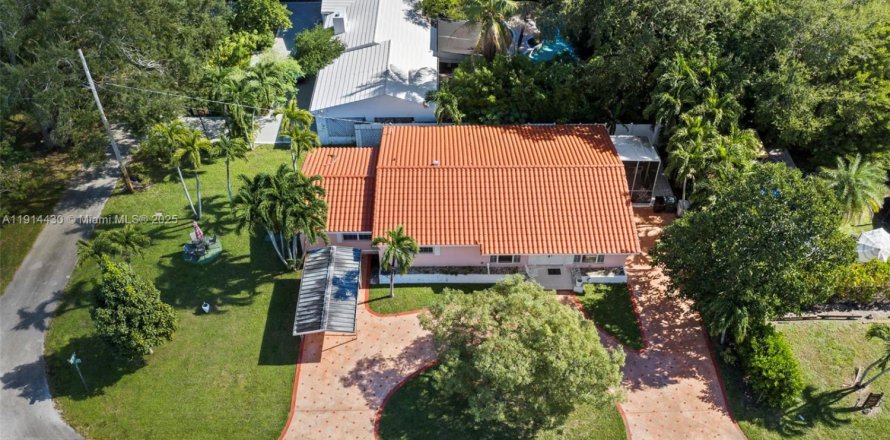 Casa en Biscayne Park, Florida 3 dormitorios, 167.22 m2 № 1973579