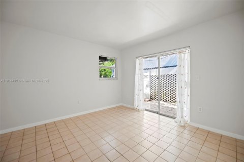 Casa en venta en Biscayne Park, Florida, 3 dormitorios, 167.22 m2 № 1973579 - foto 18