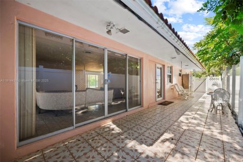 Casa en venta en Biscayne Park, Florida, 3 dormitorios, 167.22 m2 № 1973579 - foto 25