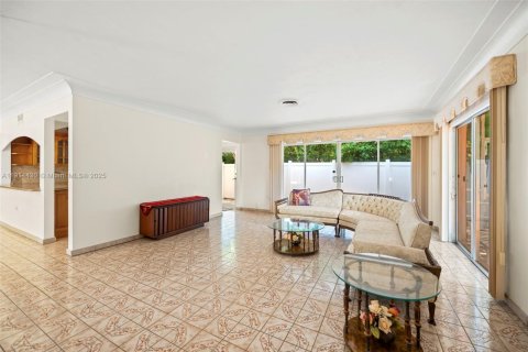 Casa en venta en Biscayne Park, Florida, 3 dormitorios, 167.22 m2 № 1973579 - foto 11