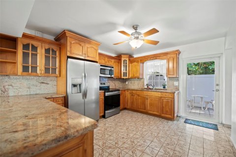 Casa en venta en Biscayne Park, Florida, 3 dormitorios, 167.22 m2 № 1973579 - foto 15