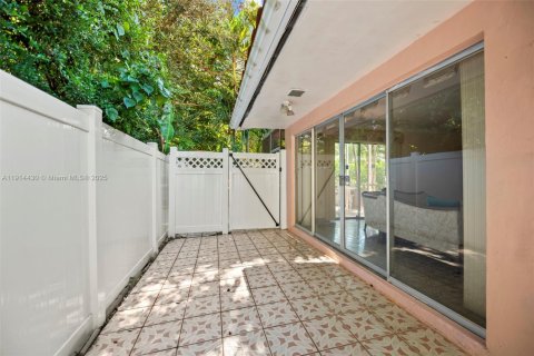 Casa en venta en Biscayne Park, Florida, 3 dormitorios, 167.22 m2 № 1973579 - foto 24