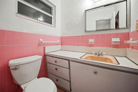 Casa en venta en Biscayne Park, Florida, 3 dormitorios, 167.22 m2 № 1973579 - foto 23