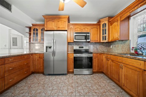 Casa en venta en Biscayne Park, Florida, 3 dormitorios, 167.22 m2 № 1973579 - foto 14