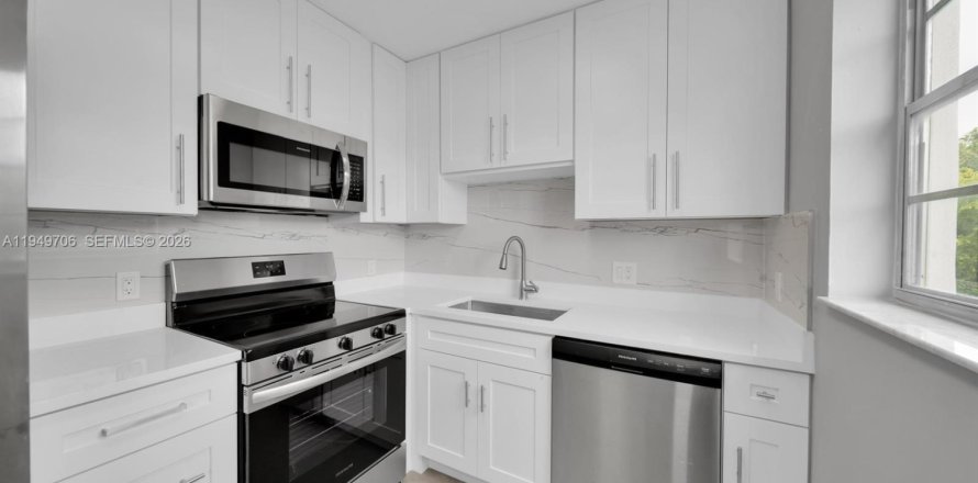 Кондоминиум с 2 спальнями в Уэст-Палм-Бич, Флорида № 2005398