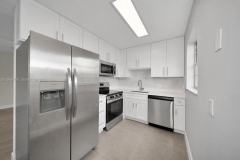 Снять в аренду кондоминиум в Уэст-Палм-Бич, Флорида 2 спальни, 74.14м2, № 2005398 - фото 3