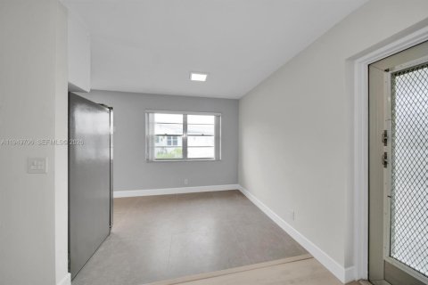 Снять в аренду кондоминиум в Уэст-Палм-Бич, Флорида 2 спальни, 74.14м2, № 2005398 - фото 10