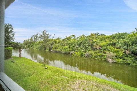 Снять в аренду кондоминиум в Уэст-Палм-Бич, Флорида 2 спальни, 74.14м2, № 2005398 - фото 2